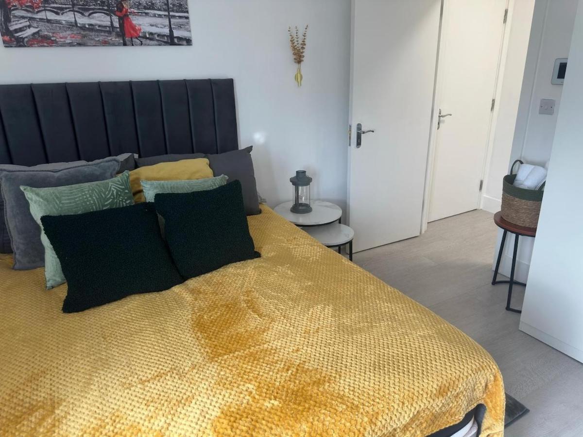 Spacious With Separate The Kitchen 4a Apartment