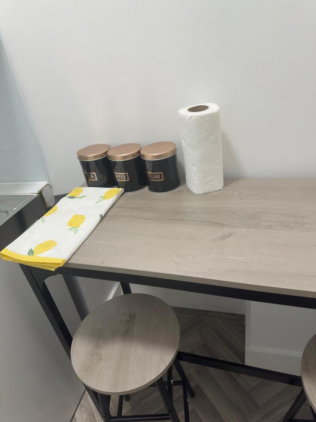 Spacious With Separate The Kitchen 4a London